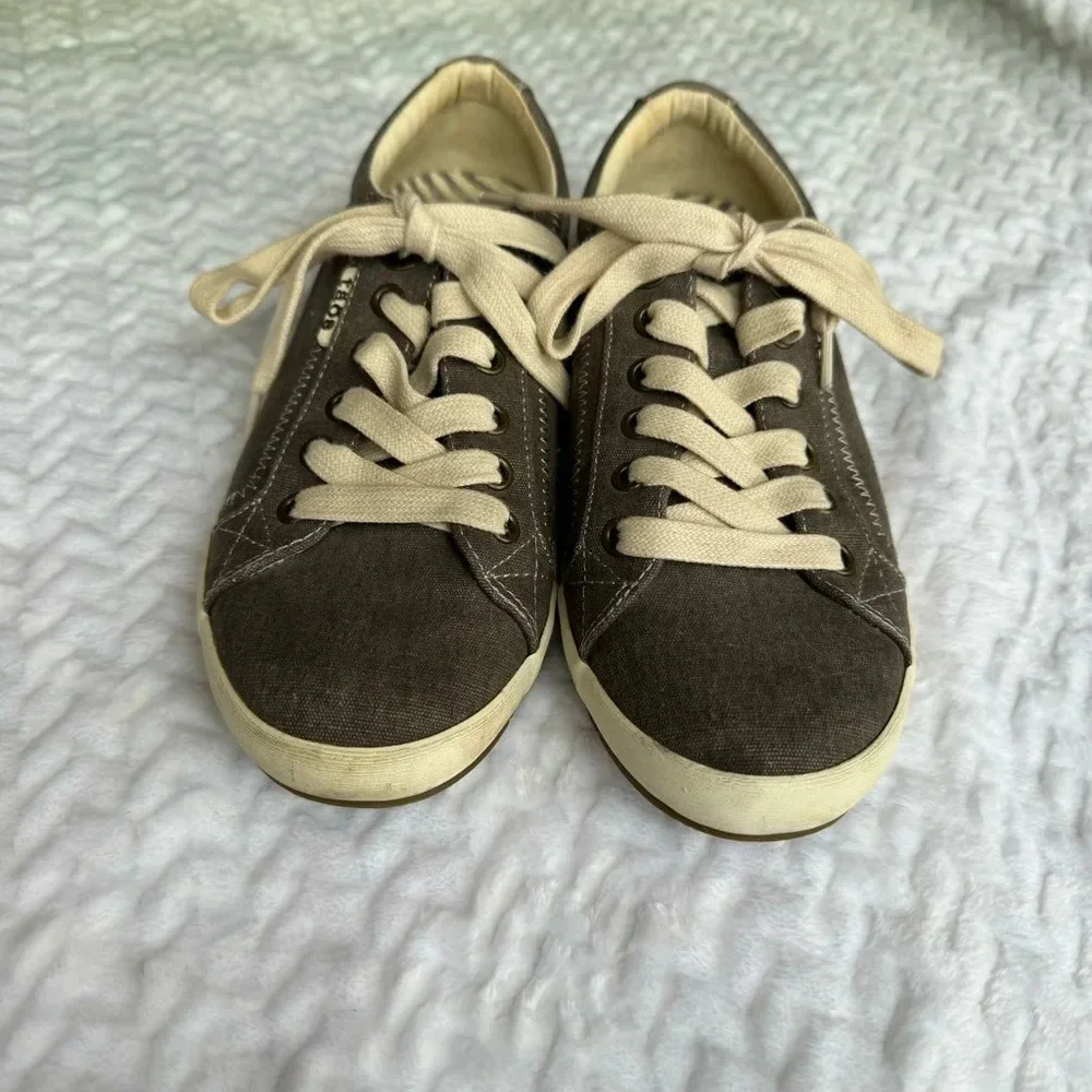 Taos Star Dark Grey Canvas Laced Sneakers 6.5”‎